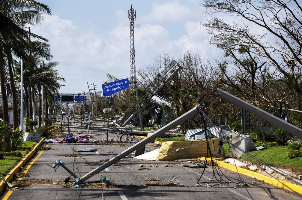 Fotografía tomada el 27 de octubre, dos días después de que "Otis" golpeara al puerto de Acapulco. Foto: AP