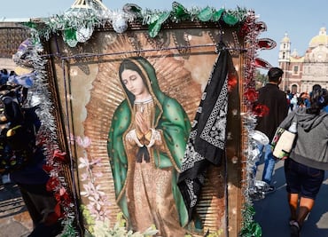 “Venimos a pedirle que nos abra el camino a EU”; migrantes visitan la Basílica