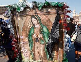 “Venimos a pedirle que nos abra el camino a EU”; migrantes visitan la Basílica