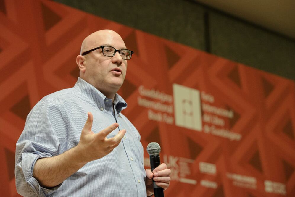 Mil jovenes con Maurice Biriotti; en el marco de actividades de la 29ª Feria Internacional del Libro en Guadajalara. 4 de Diciembre de 2015. Foto © FIL / Gonzalo Garcia