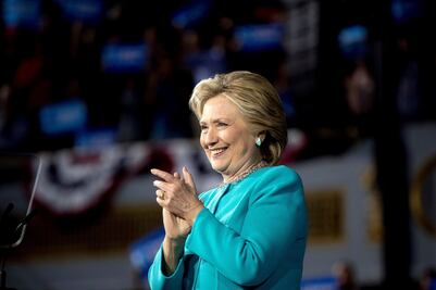 Con resultados de 16 estados, Hillary lleva mínima ventaja