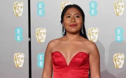Yalitza Aparicio impacta con escote y vestido rojo en los BAFTA 2019
