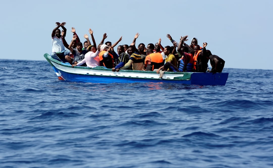 Migrants wait to be rescued in the Mediterranean off the Libyan Coast, August 10, 2018  - Photo: Guglielmo Mangiapane/REUTERS