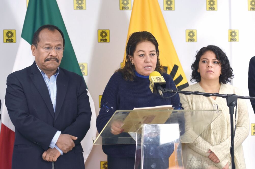 Alejandro Sánchez Camacho en compañía de Mara Cruz Pastrana y Paloma Castañón, integrantes de la dirigencia nacional, anunciaron que dentro de IDN se hará un diagnóstico político y electoral. (CORTESÍA)