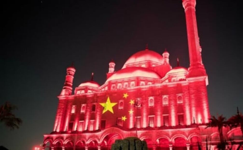 Monumentos del mundo se iluminan para mostrar solidaridad ante coronavirus 