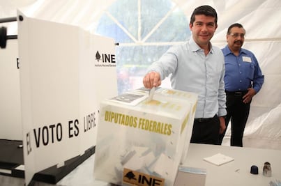 Tabe emite voto en la elección interna del PAN