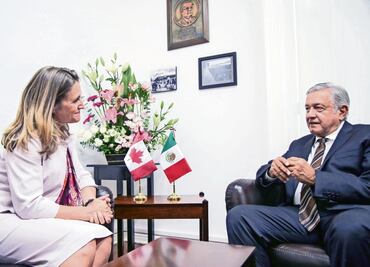 TLCAN debe seguir trilateral, dice AMLO a canadienses