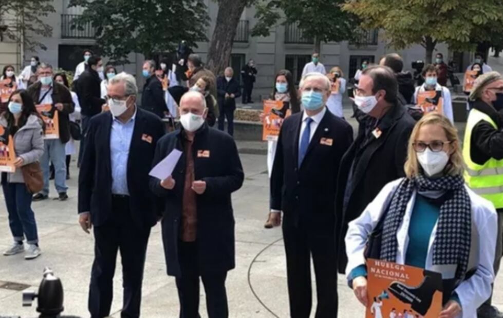 Médicos en España inician huelga nacional; reclaman reconocimiento a su labor