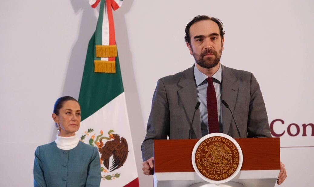 Andrés Lajous, director de la Agencia Reguladora de Transporte Ferroviario, explica la reforma constitucional que establece al transporte ferroviario como un área de prioridad para el desarrollo nacional. Foto: Cuartoscuro.com