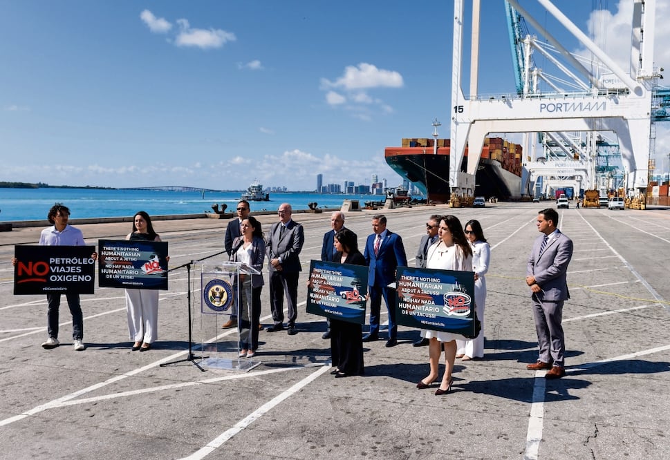 Miembros de la comunidad de Miami al anunciar medidas contra el gobierno cubano. El Consejo Europeo habla de “la posible desestabilización regional, con Colombia, Cuba y México como posibles objetivos futuros”. Foto: Cristobal Herrera-Ulashkevich / EFE