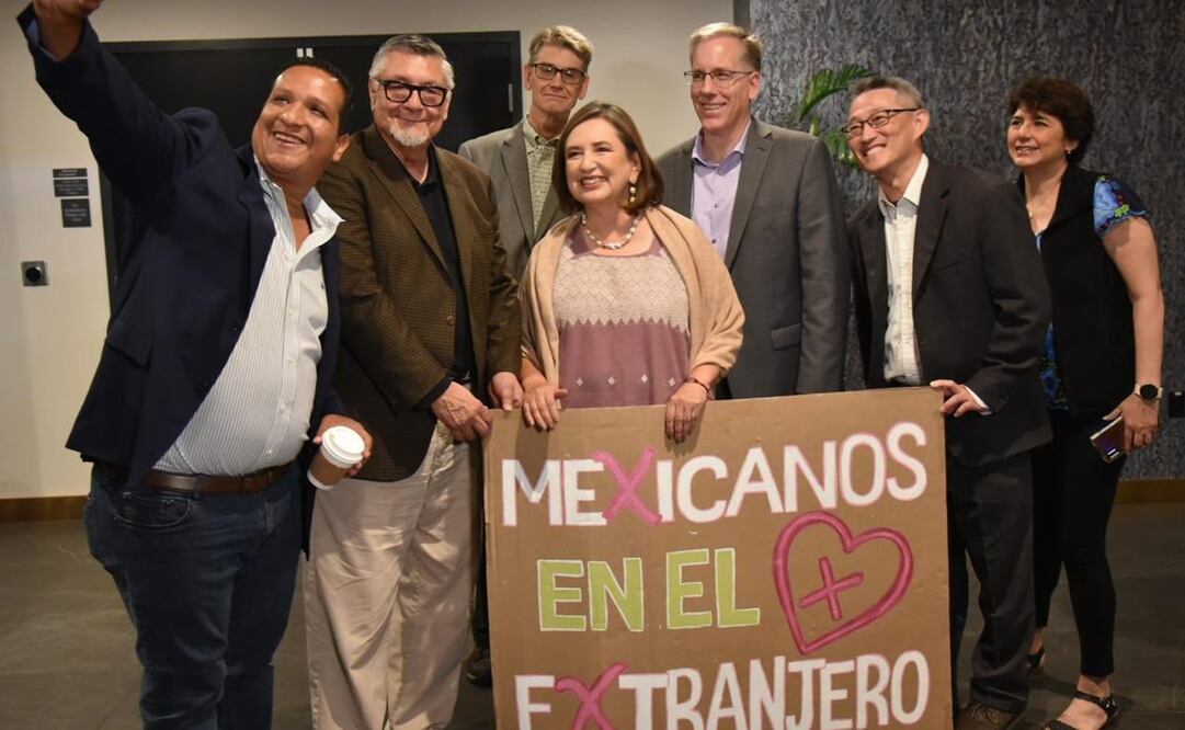 Xóchitl Gálvez se reúne con comunidad migrante en Los Ángeles, Estados Unidos. Foto: Twitter @XochitlGalvez