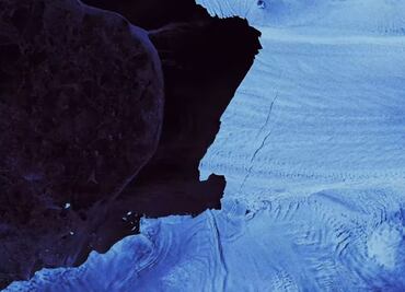 Captan cómo enorme iceberg de 300 km2 se desprende de la Antártida