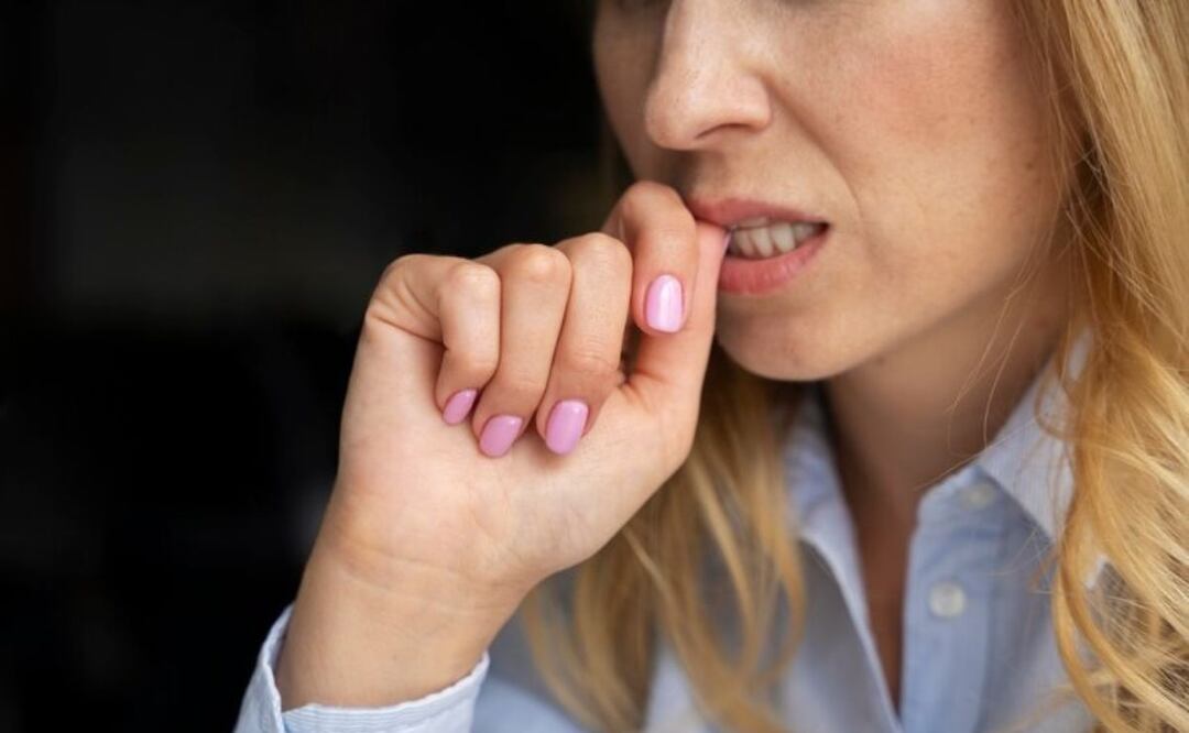 Comerse las uñas. Fuente: Freepik