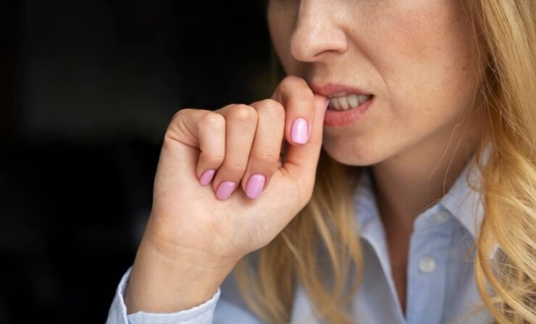 Comerse las uñas. Fuente: Freepik