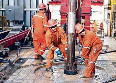 Pese a pifia, expertos ven interés en negocio petrolero