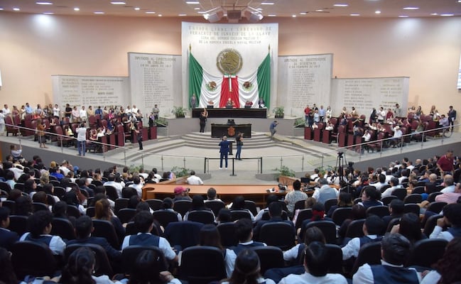 Congreso de Veracruz aprueba que Gobierno estatal ponga en subasta 3 aviones y 6 helicópteros; la mayoría están abandonados