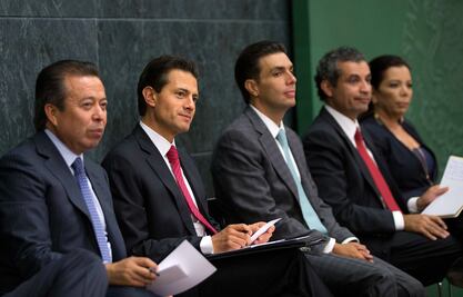 Peña Nieto se reúne con diputados del PRI y PVEM