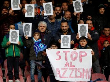 Afición y jugadores del Napoli muestran apoyo a Koulibaly