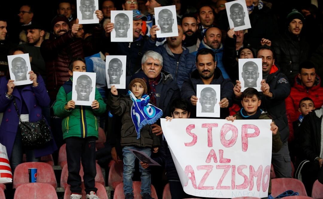 Aficionados durante el juego entre el Napoli y Bolonia  de la Serie A. FOTO/REUTERS