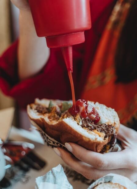 De qué está hecha la salsa de tomate de sobrecito y cómo hacerla en casa