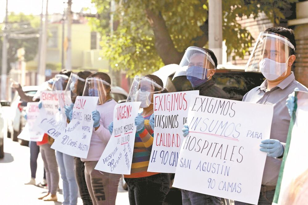 Trabajadores del ayuntamiento de Chimalhuacán se manifestaron para exigir equipo de calidad contra el virus. Foto: JORGE ALVARADO. EL UNIVERSAL