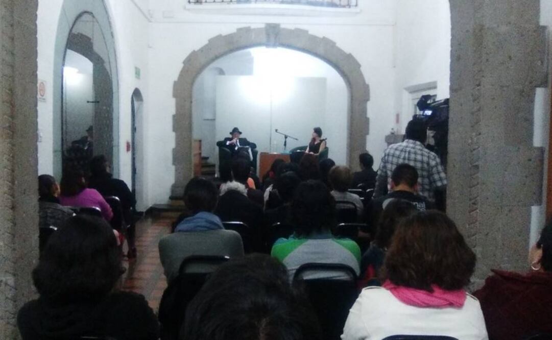 La actriz Mariana Hartasánchez fue la encargada de la lectura de estas piezas de la autora poblana. (FOTO de Twitter: @CCLXV)