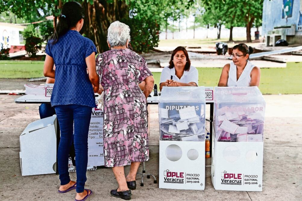 En las pasadas elecciones de gobernador en Veracruz, celebradas en 2016, la participación ciudadana llegó a 54% del padrón electoral (ARCHIVO. EL UNIVERSAL)