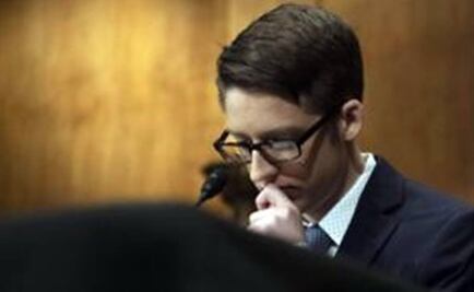 Joven de 18 años en EU desafía teorías conspirativas de su madre y se vacuna