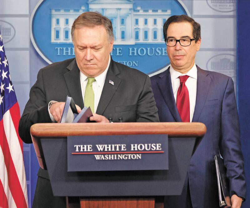 El secretario de Estado de Estados Unidos, Mike Pompeo, y el titular del Tesoro, Steven Mnuchin, ayer en la sala de prensa de la Casa Blanca. Foto: ALEX WROBLEWSKI. EFE