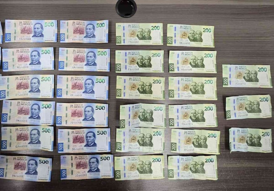 Le encuentran doce mil pesos en efectivo a presuntos extorsionadores. Foto: Especial
