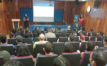 Académicos piden a estudiantes analizar el impacto de la nueva Ley General de Ciencia y Tecnología en el futuro de los jóvenes investigadores