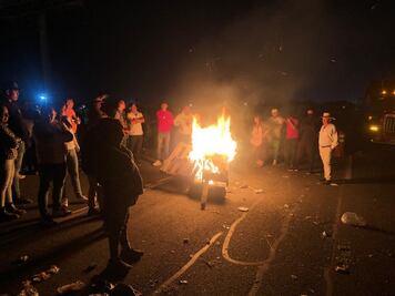 Bloqueo de habitantes de Jaltenco cumple 9 horas en el Circuito Exterior Mexiquense