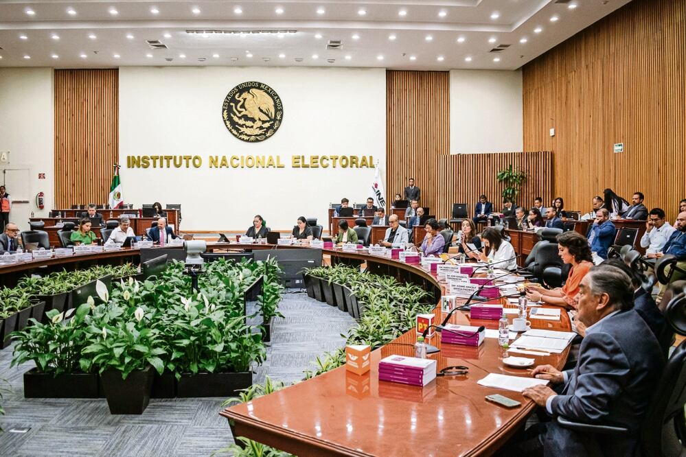 La Comisión de Quejas del INE determinó que es improcedente suspender la difusión de las mañaneras, ya que para determinar su retiro o modificación es necesario analizar las particularidades en cada una. Archvio El Universal