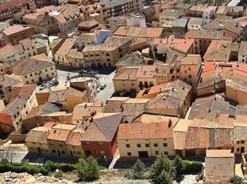 España elevaría impuestos a propiedades adquiridas por extranjeros; propuesta deberá ser avalada por el Parlamento