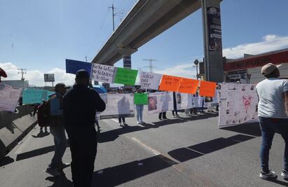 Familiares de desaparecidos retiran bloqueo en la México- Toluca; se dirigen a la Fiscalía mexiquense