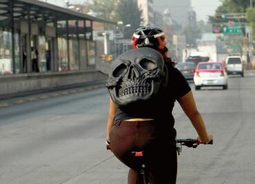 Se vacían calles y saturan transporte