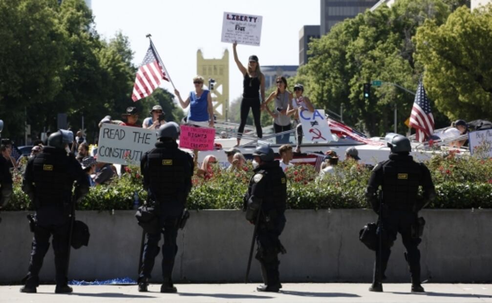 “¡Abran California!”: miles piden fin al confinamiento por Covid-19