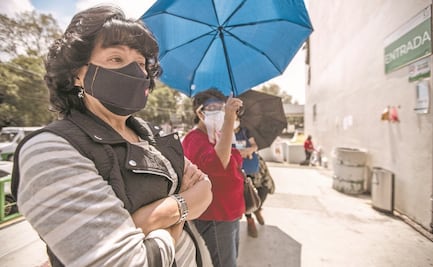 Mamás hacen guardia afuera de hospitales Covid; sus hijos están internados