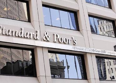 Standard & Poor's abre posibilidad de una baja de la calificación de México en 2022