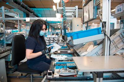 Más de 140 personalidades reclaman una vacuna contra coronavirus gratuita para todos