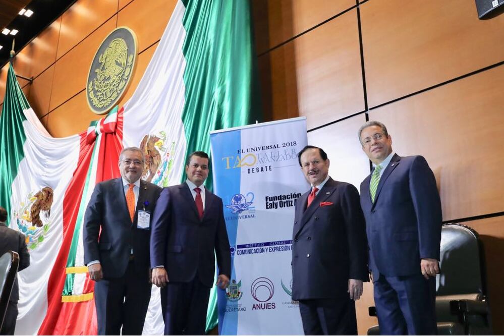 En la foto, el Licenciado Juan Francisco Ealy Ortiz, Presidente Ejecutivo y del Consejo de Administración de EL UNIVERSAL; Edgar Romo, presidente de la Mesa Directiva de San Lázaro; Roberto Villers, director de ANUIES y Enrique Bustamante