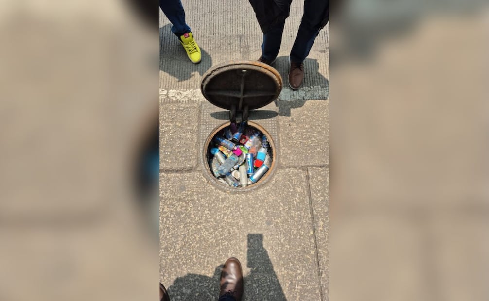 El taponamiento de accesorios del drenaje es debido a la acumulación de basura y hojarasca. Foto: Segiagua