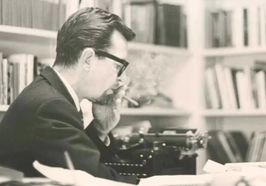 John Edward Williams (1922–1994), novelista, editor y profesor estadounidense, autor de Stoner (1965) y Augustus (1972), esta última galardonada con el National Book Award. Crédito: www.fundacionlafuente.cl/