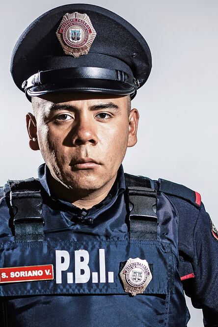 Integrante de la Policía Bancaria e Industrial de la SSPDF, Sergio Ángeles Soriano Buendía (GERMÁN ESPINOSA. EL UNIVERSAL)