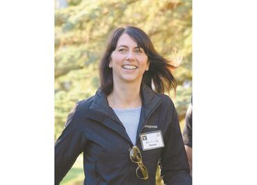 MacKenzie Bezos ofrece donar fortuna a filantropía