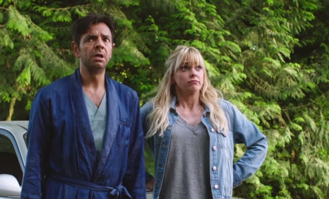 "Hombre al agua" cuenta con los protagónicos de Eugenio Derbez y Anna Faris. Foto: Captura YouTube / Cinepolis