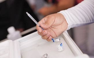 Campaña de vacunación contra sarampión arranca el domingo, adelanta Brugada; habrá módulos fijos y móviles