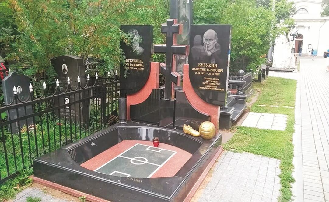 El mausoleo de Valentín Bubukin, campeón de la Eurocopa 1960. (FOTOS: ÉDGAR LUNA CRUZ. EL UNIVERSAL)