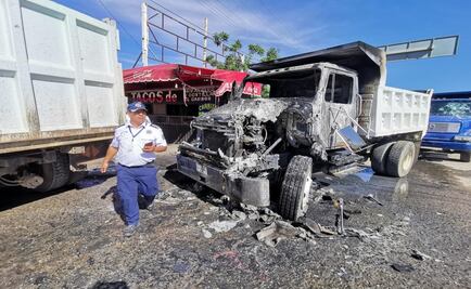 Enfrentamiento entre transportistas deja dos heridos y camiones incendiados en Oaxaca