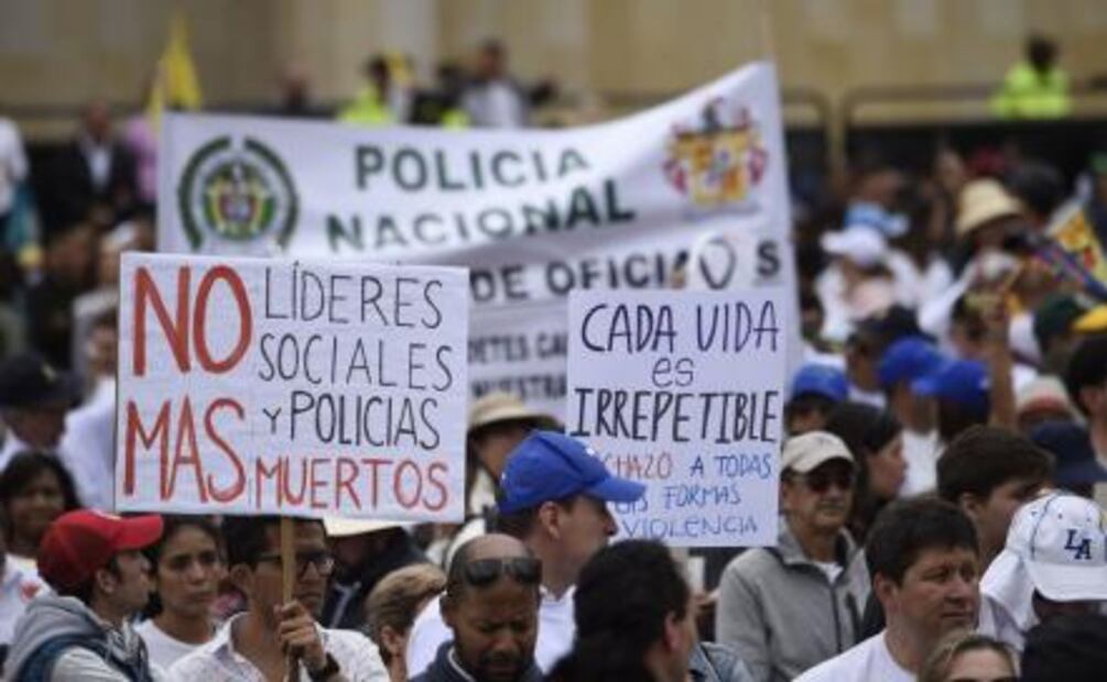 Miles de personas marchan en Colombia para rechazar el terrorismo
